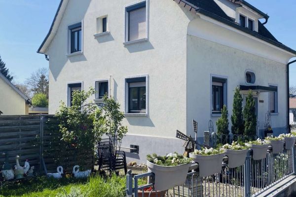 Wohnhaus mit zwei Einheiten